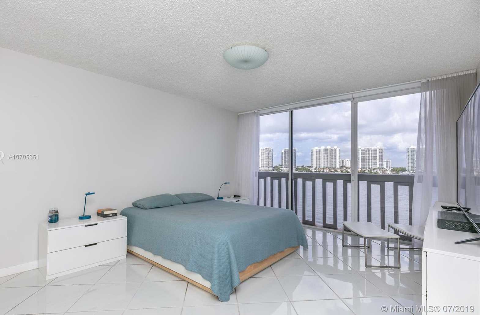 Small Image of 17900 NORTH BAY RD #PH-6, Sunny Isles Beach Number 14