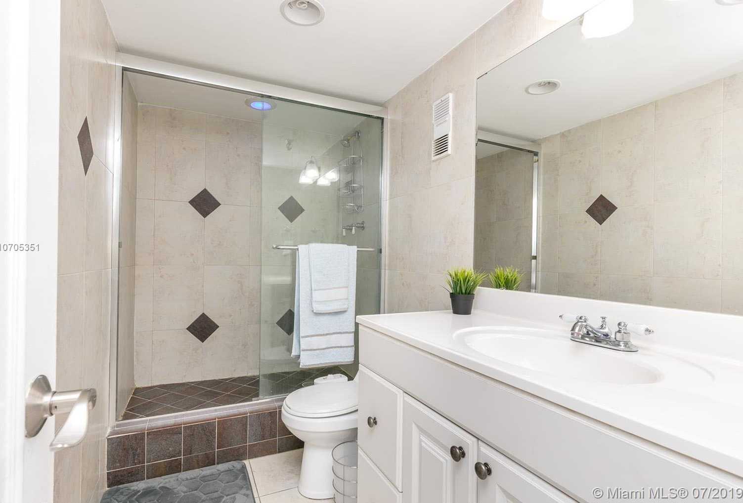 Small Image of 17900 NORTH BAY RD #PH-6, Sunny Isles Beach Number 15
