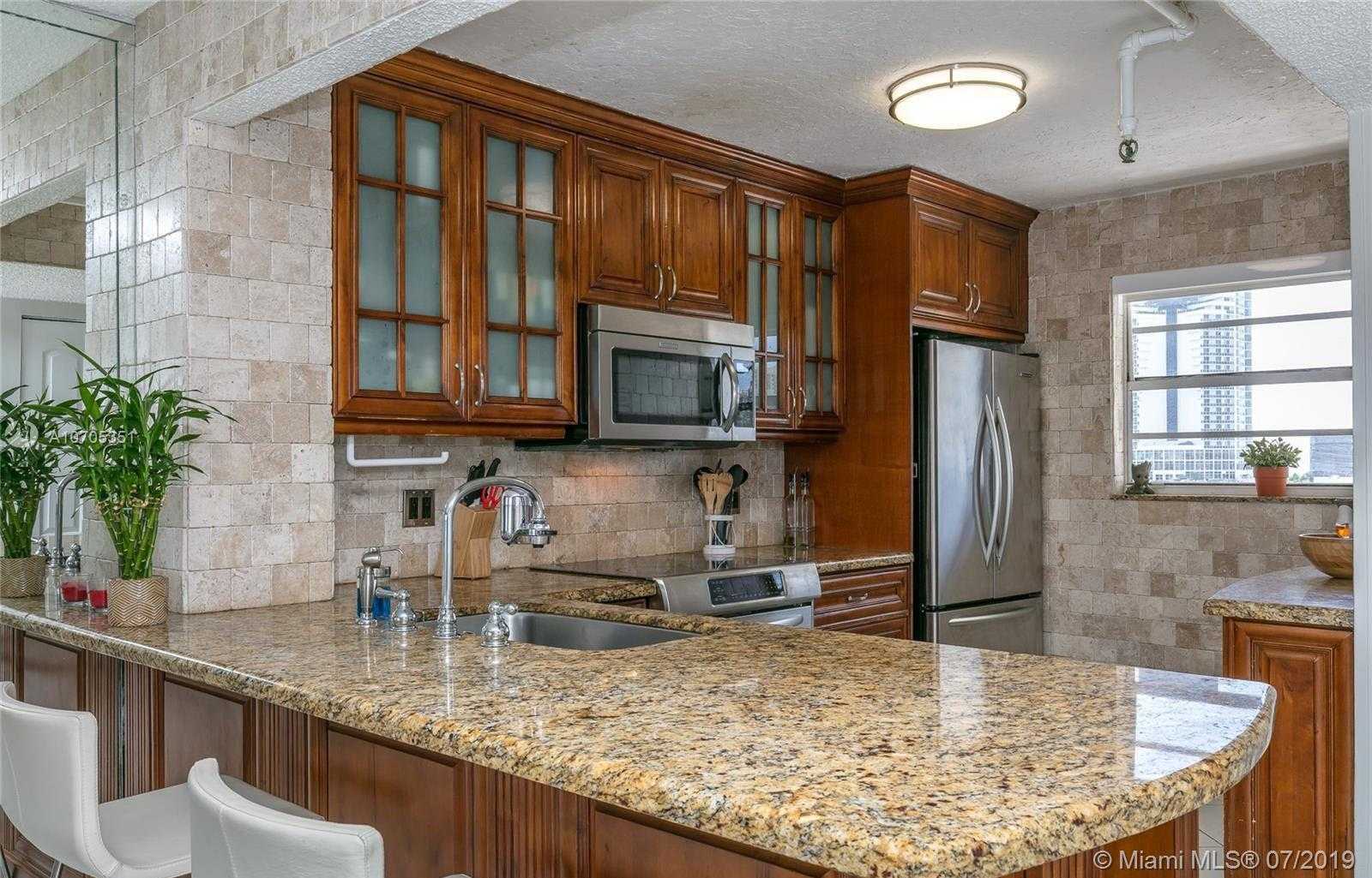 Small Image of 17900 NORTH BAY RD #PH-6, Sunny Isles Beach Number 5