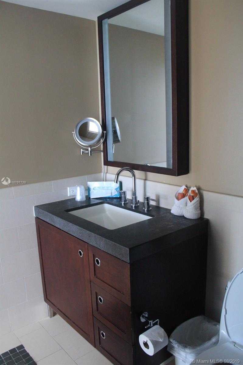 Small Image of 17315 Collins Ave, Sunny Isles Beach, FL 33160, USA Number 5