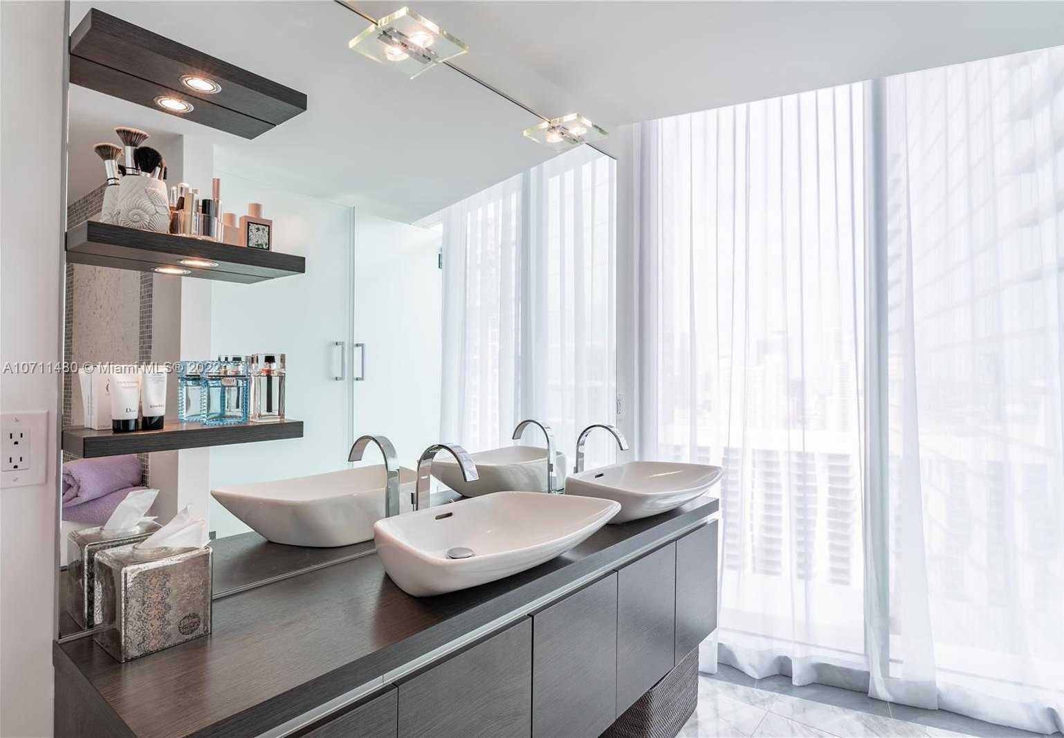 Small Image of 200 Biscayne Blvd Way, Miami, FL 33131, USA Number 14