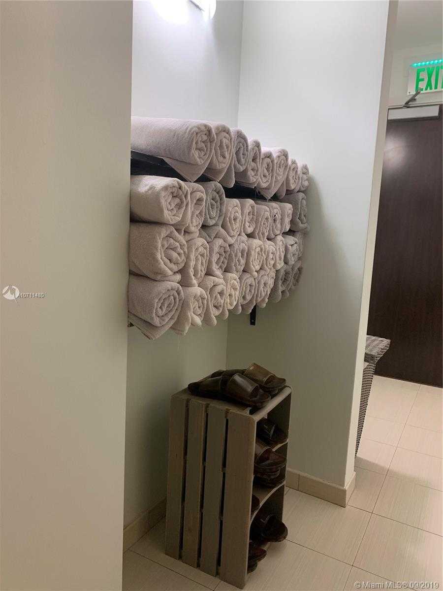 Small Image of 200 Biscayne Blvd Way, Miami, FL 33131, USA Number 24
