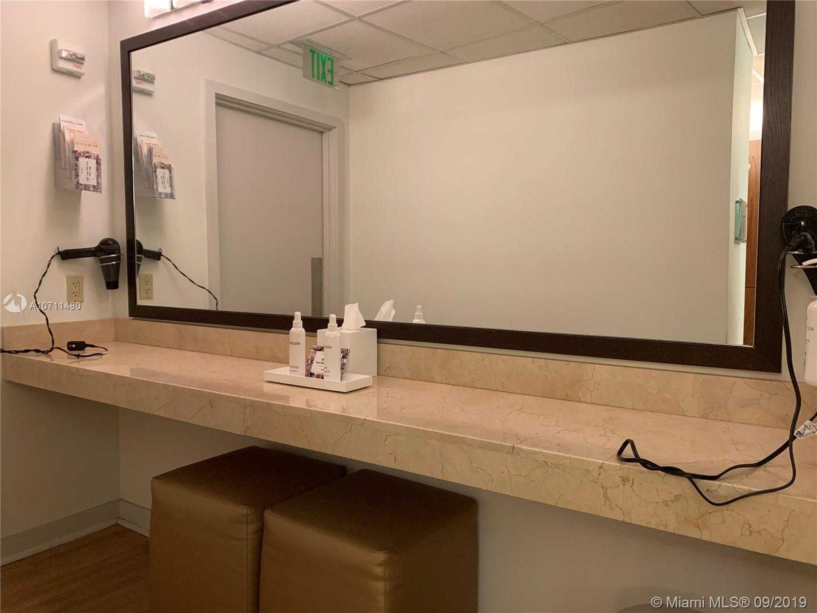 Small Image of 200 Biscayne Blvd Way, Miami, FL 33131, USA Number 26