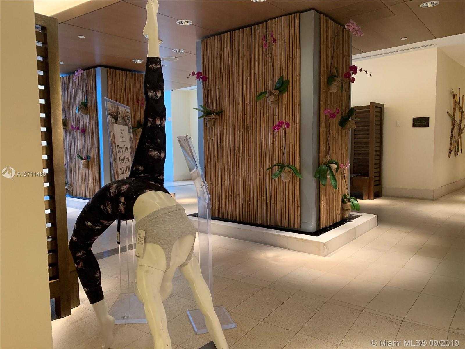 Small Image of 200 Biscayne Blvd Way, Miami, FL 33131, USA Number 31