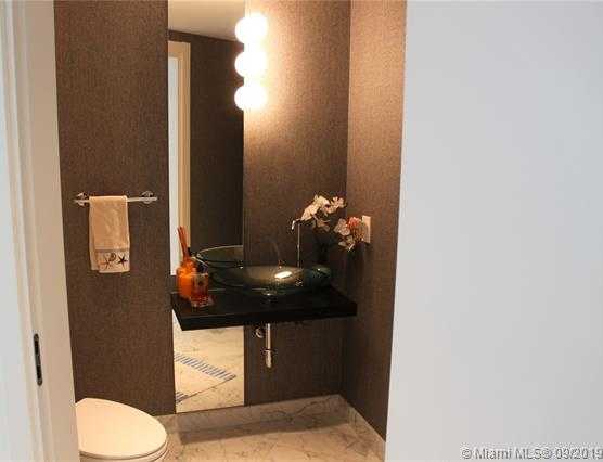 Small Image of 200 Biscayne Blvd Way, Miami, FL 33131, USA Number 46