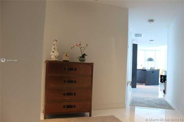 Small Image of 200 Biscayne Blvd Way, Miami, FL 33131, USA Number 48