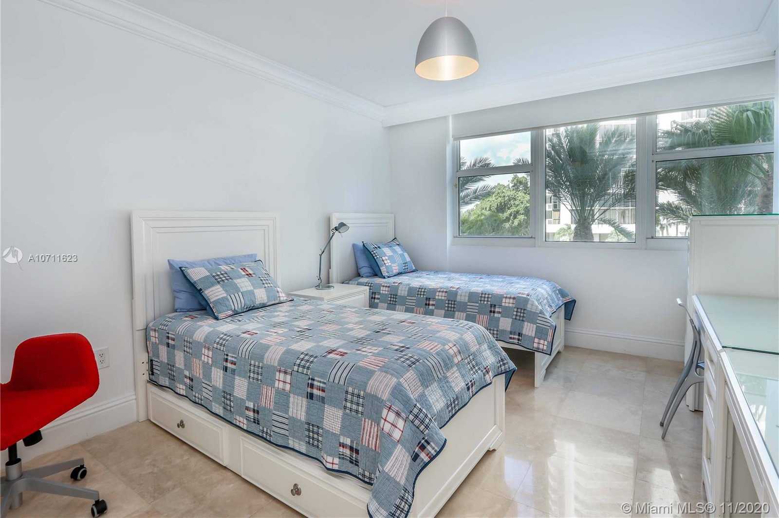 Small Image of 20201 E Country Club Dr, Miami, FL 33180, USA Number 11