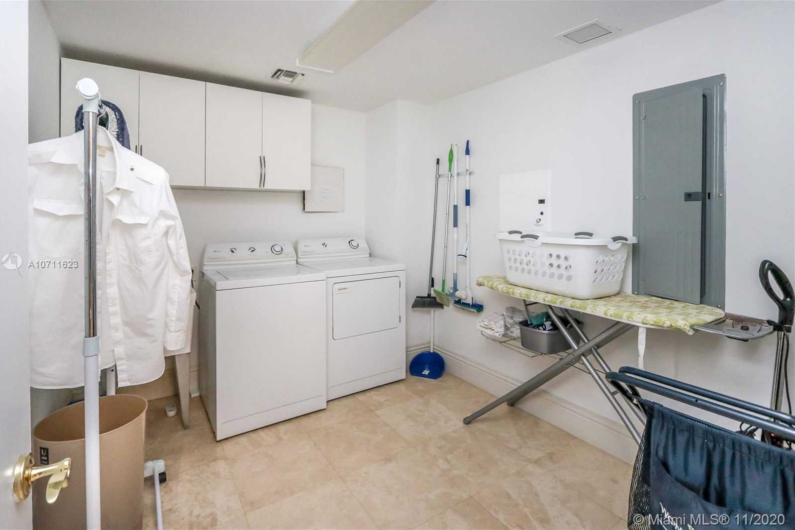 Small Image of 20201 E Country Club Dr, Miami, FL 33180, USA Number 16
