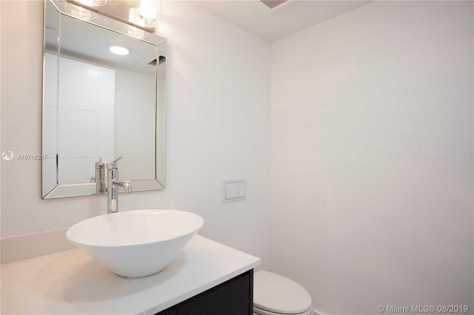 Small Image of The Grand Doubletree, 1717 N Bayshore Dr, Miami, FL 33132, USA Number 22