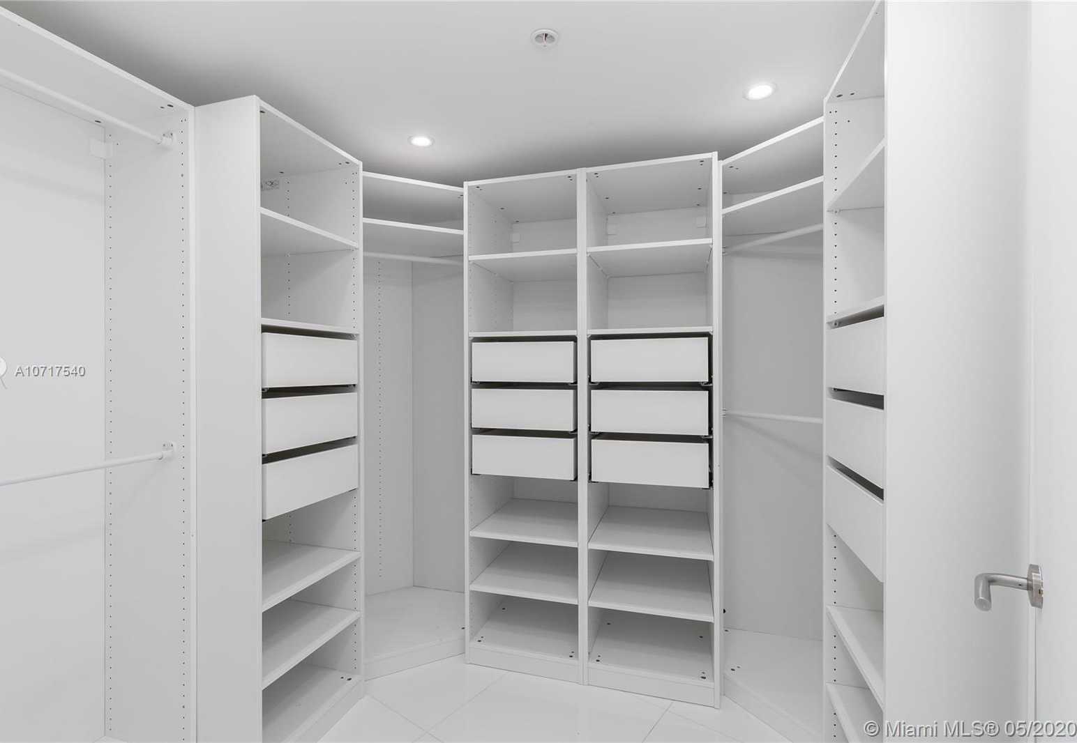 Small Image of 6610 Indian Creek Dr, Miami Beach, FL 33141, USA Number 14
