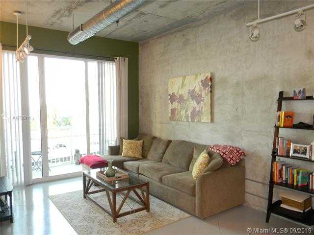 Small Image of 2001 BISCAYNE #3601, Miami Number 2