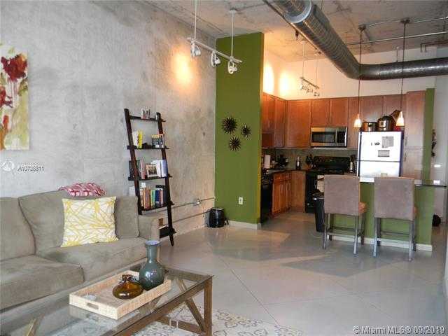 Small Image of 2001 BISCAYNE #3601, Miami Number 3