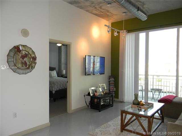 Small Image of 2001 BISCAYNE #3601, Miami Number 4