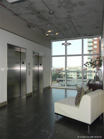 Small Image of 2001 BISCAYNE #3601, Miami Number 9