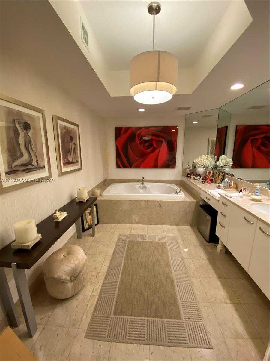 Small Image of 21200 POINT PL #501, Aventura Number 12