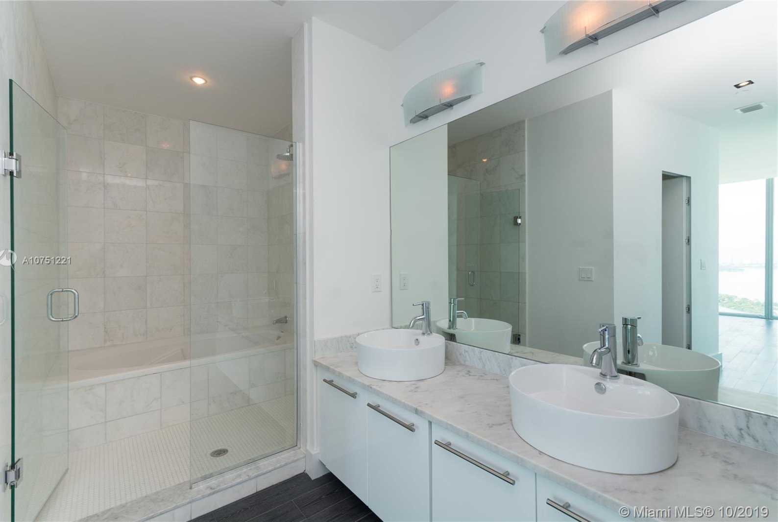 Small Image of 888 BISCAYNE BLVD #5708, Miami Number 2