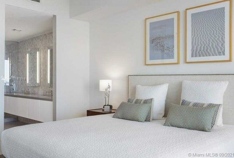 Small Image of 68 SOUTH EAST 6TH ST #1209, Miami Number 11