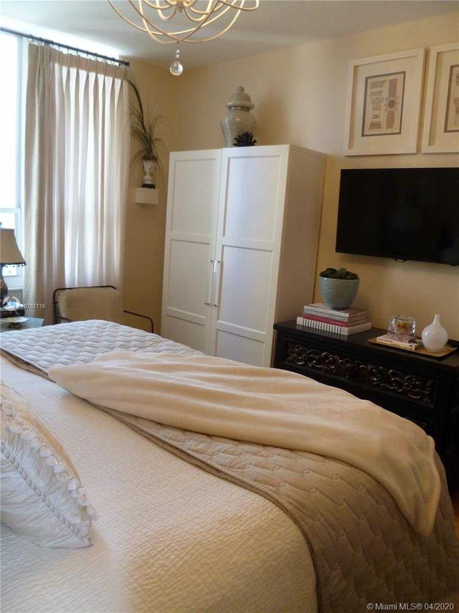 Small Image of 888 BRICKELL KEY DR #1707, Miami Number 16