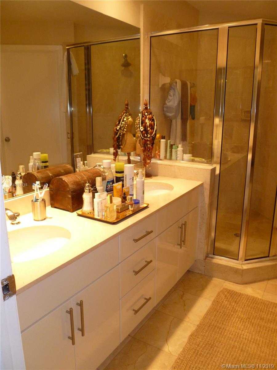 Small Image of 888 BRICKELL KEY DR #1707, Miami Number 17