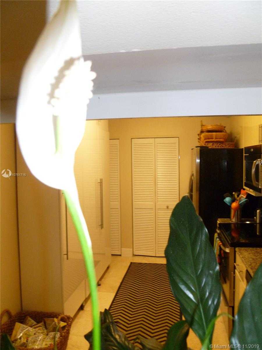 Small Image of 888 BRICKELL KEY DR #1707, Miami Number 8