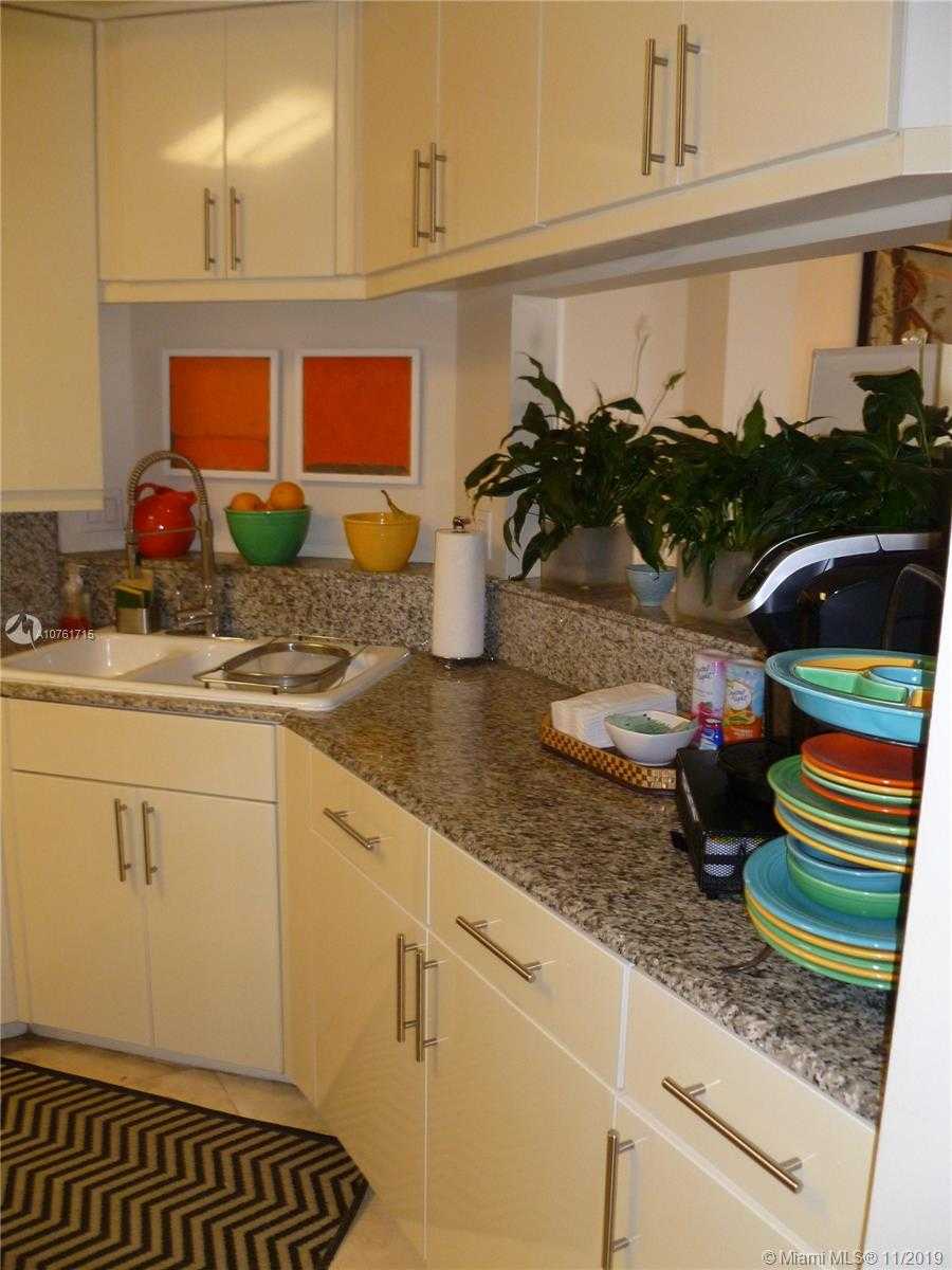 Small Image of 888 BRICKELL KEY DR #1707, Miami Number 9