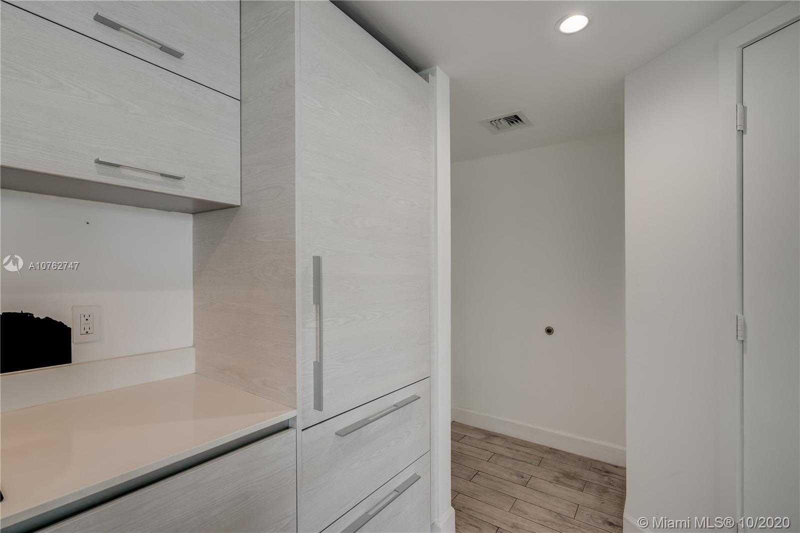 Small Image of 1300 S Miami Ave, Miami, FL 33130, USA Number 11