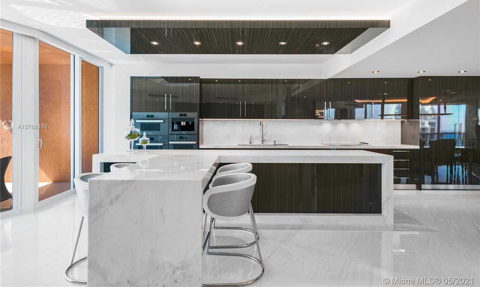 Small Image of 300 SOUTH POINTE DR #3801/3802, Miami Beach Number 13