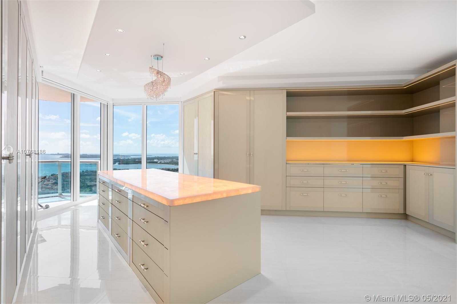 Small Image of 300 SOUTH POINTE DR #3801/3802, Miami Beach Number 18