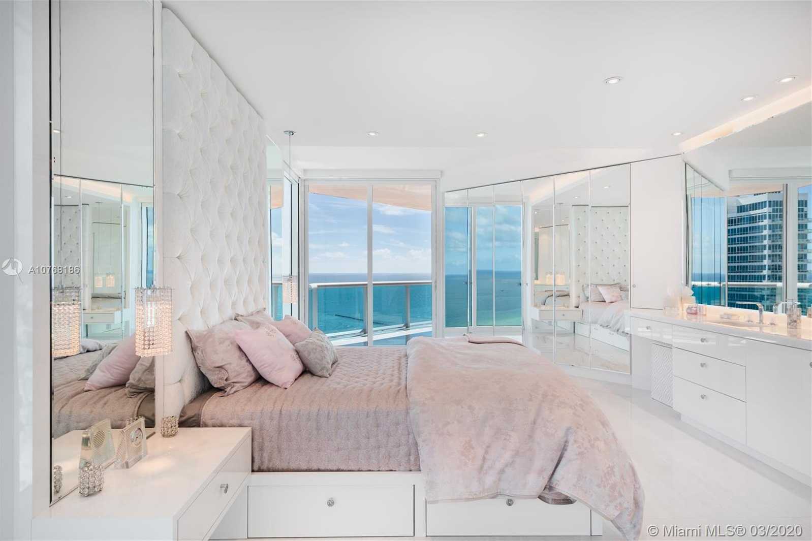Small Image of 300 SOUTH POINTE DR #3801/3802, Miami Beach Number 22