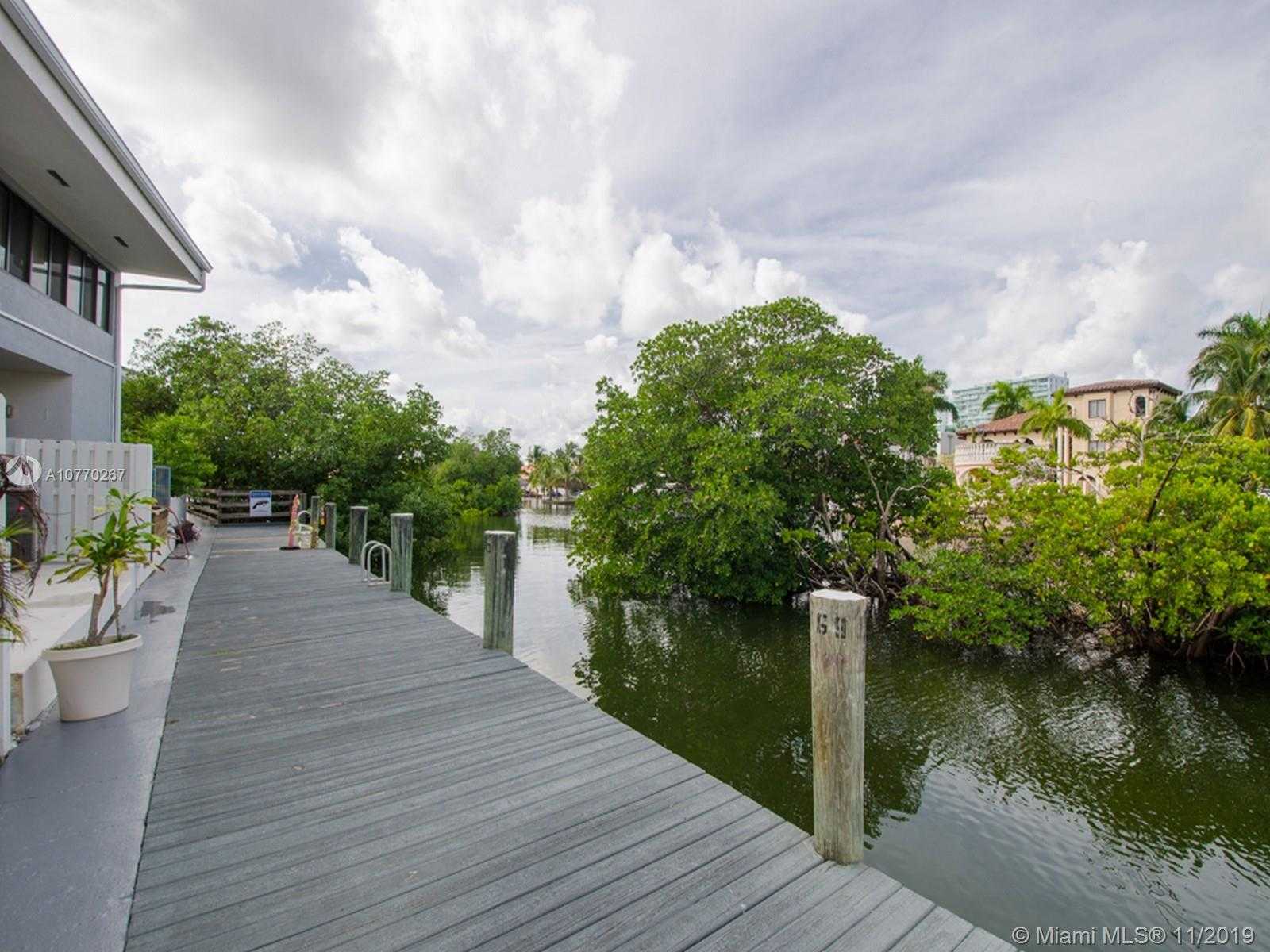 Small Image of 313 Poinciana Island Dr, Sunny Isles Beach, FL 33160, USA Number 31