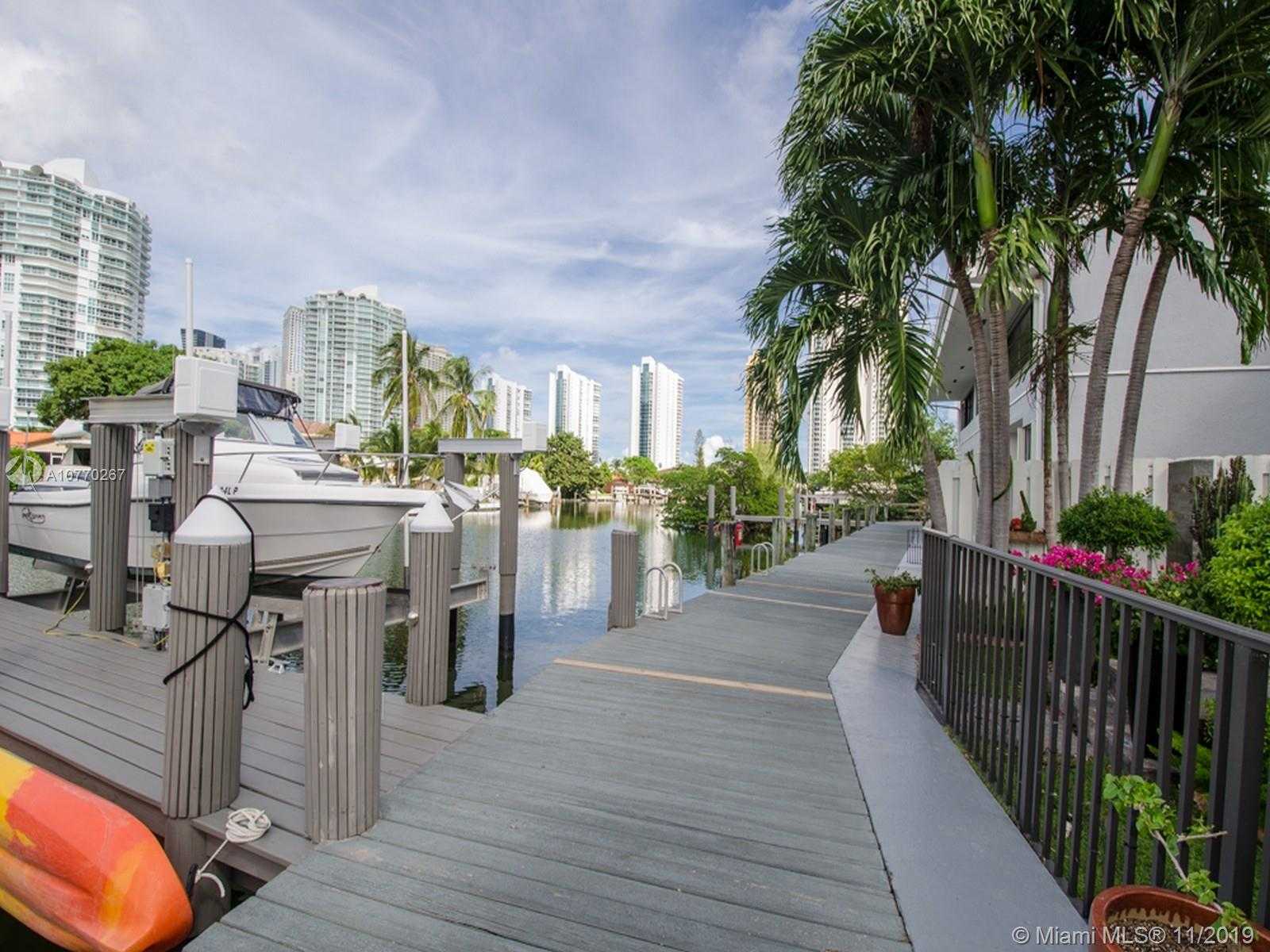 Small Image of 313 Poinciana Island Dr, Sunny Isles Beach, FL 33160, USA Number 32
