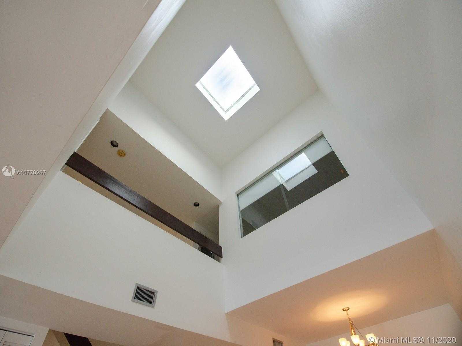 Small Image of 313 Poinciana Island Dr, Sunny Isles Beach, FL 33160, USA Number 4