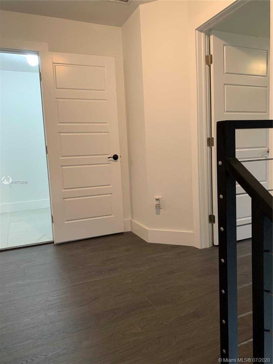 Small Image of 3242 SOUTH WEST 44TH ST #1, Fort Lauderdale Number 17