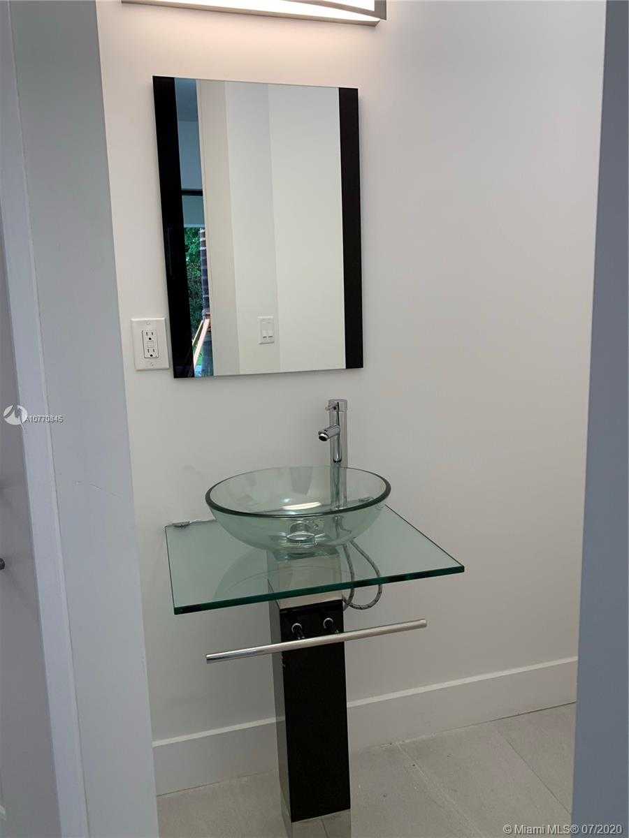 Small Image of 3242 SOUTH WEST 44TH ST #1, Fort Lauderdale Number 6
