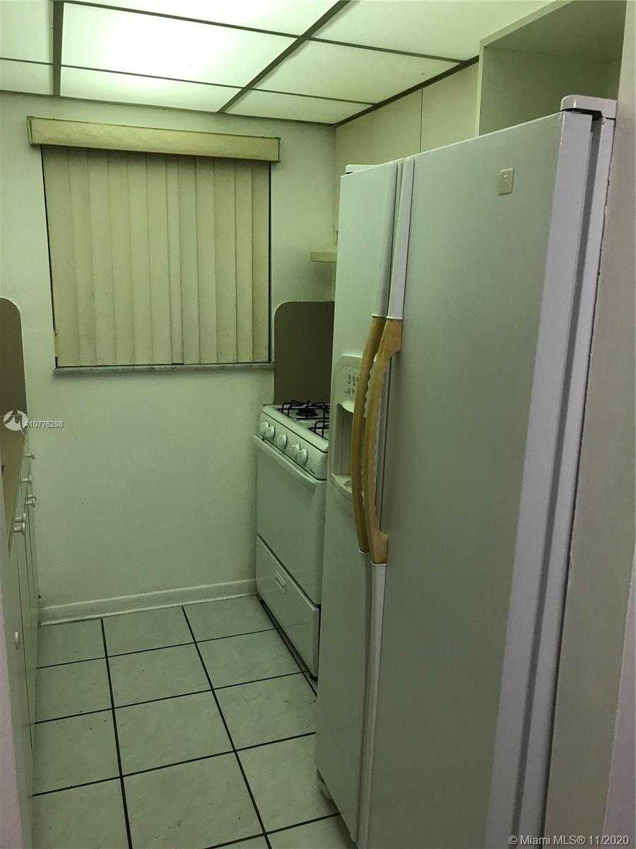 Small Image of 1655 W 44th Pl, Hialeah, FL 33012, USA Number 12