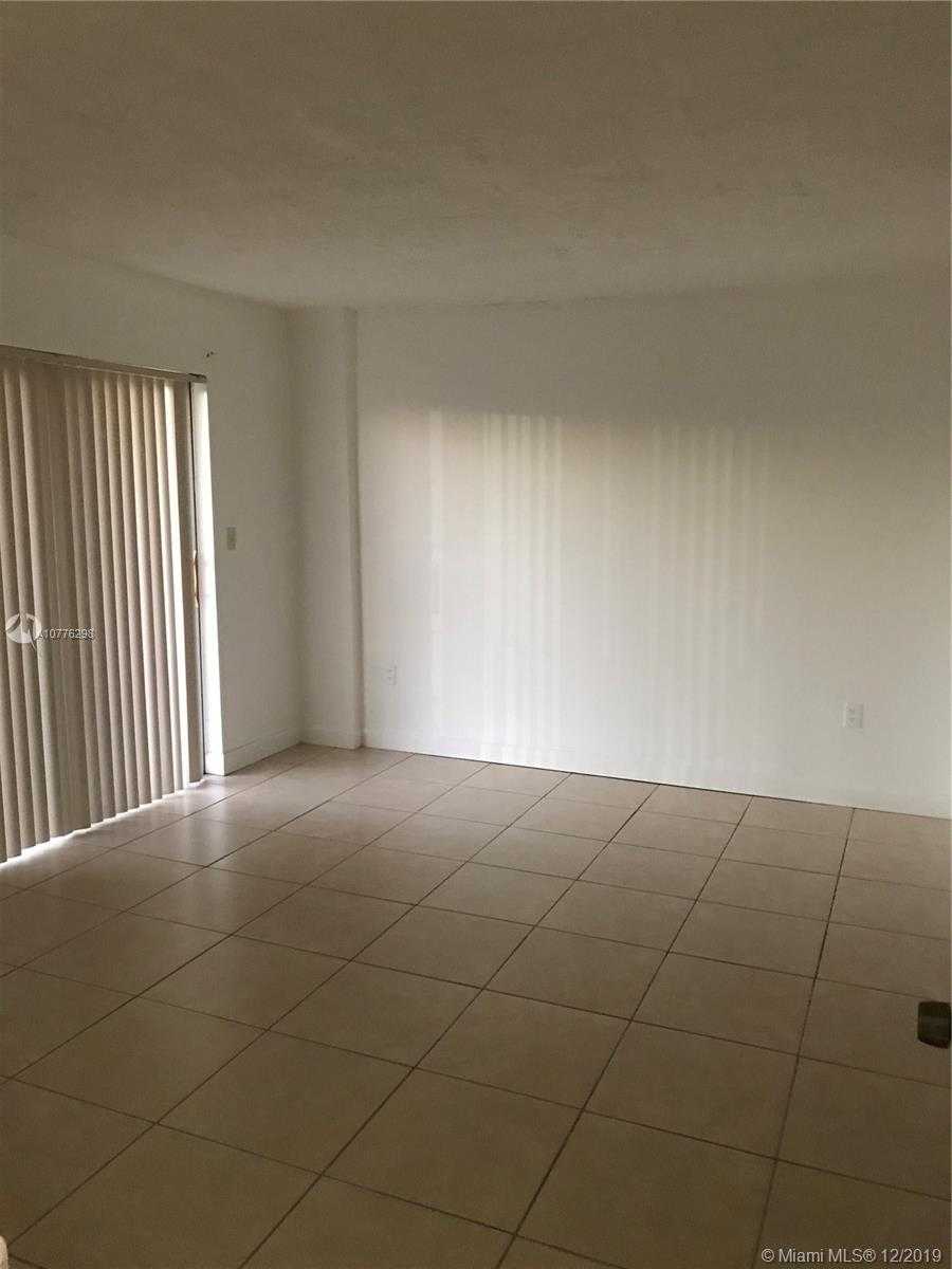 Small Image of 1655 W 44th Pl, Hialeah, FL 33012, USA Number 14