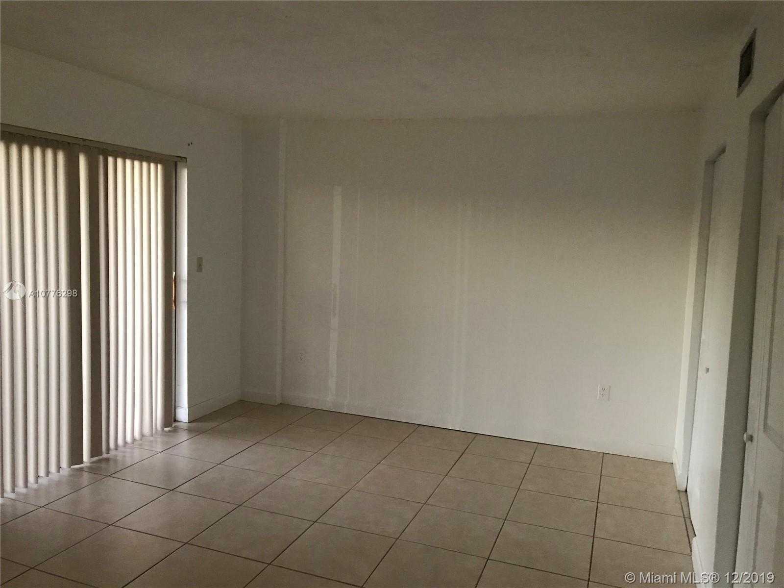 Small Image of 1655 W 44th Pl, Hialeah, FL 33012, USA Number 15