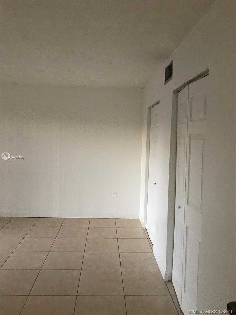 Small Image of 1655 W 44th Pl, Hialeah, FL 33012, USA Number 16