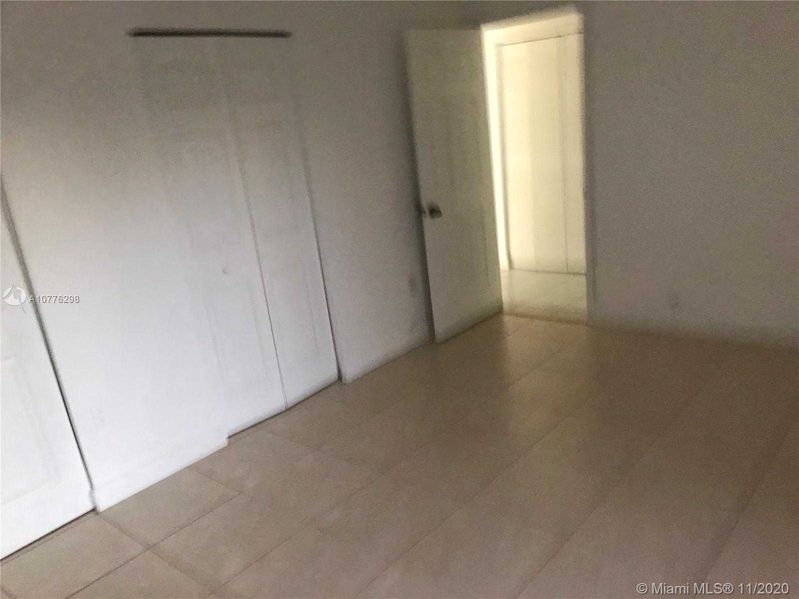 Small Image of 1655 W 44th Pl, Hialeah, FL 33012, USA Number 17