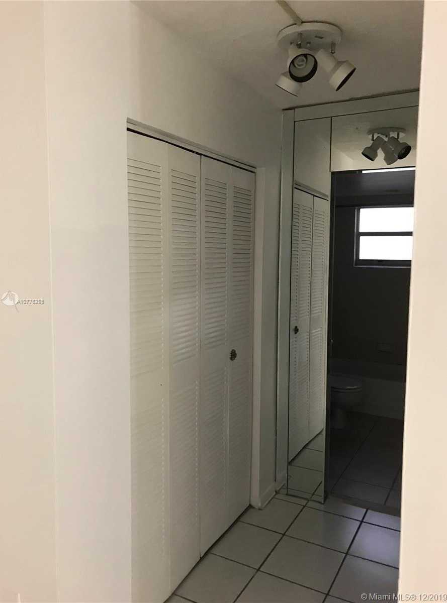 Small Image of 1655 W 44th Pl, Hialeah, FL 33012, USA Number 20