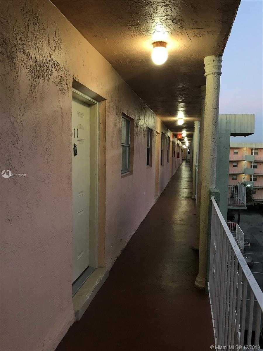 Small Image of 1655 W 44th Pl, Hialeah, FL 33012, USA Number 21