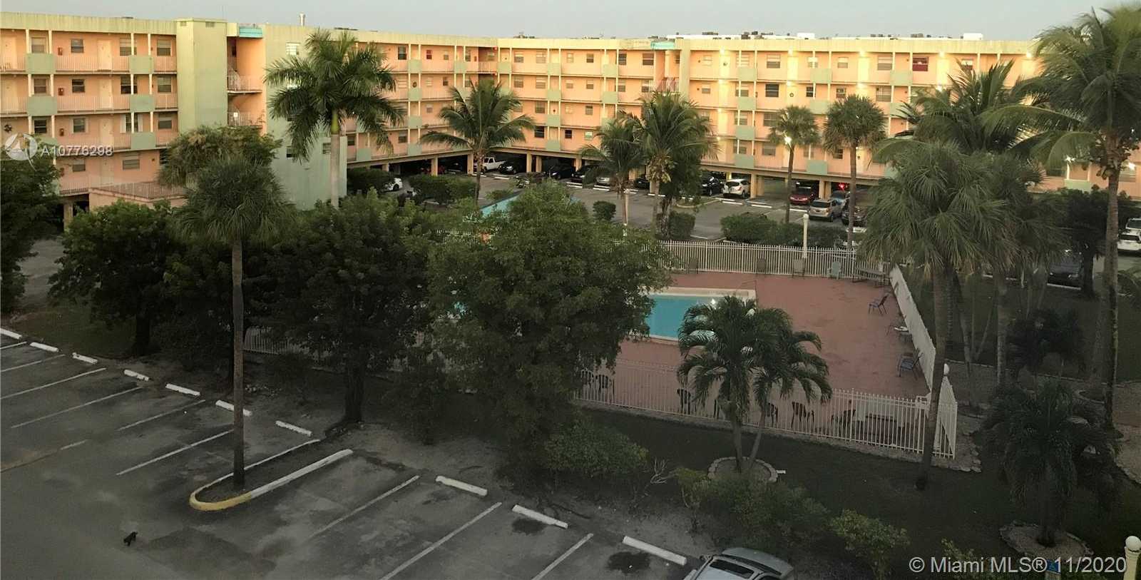 Small Image of 1655 W 44th Pl, Hialeah, FL 33012, USA Number 23