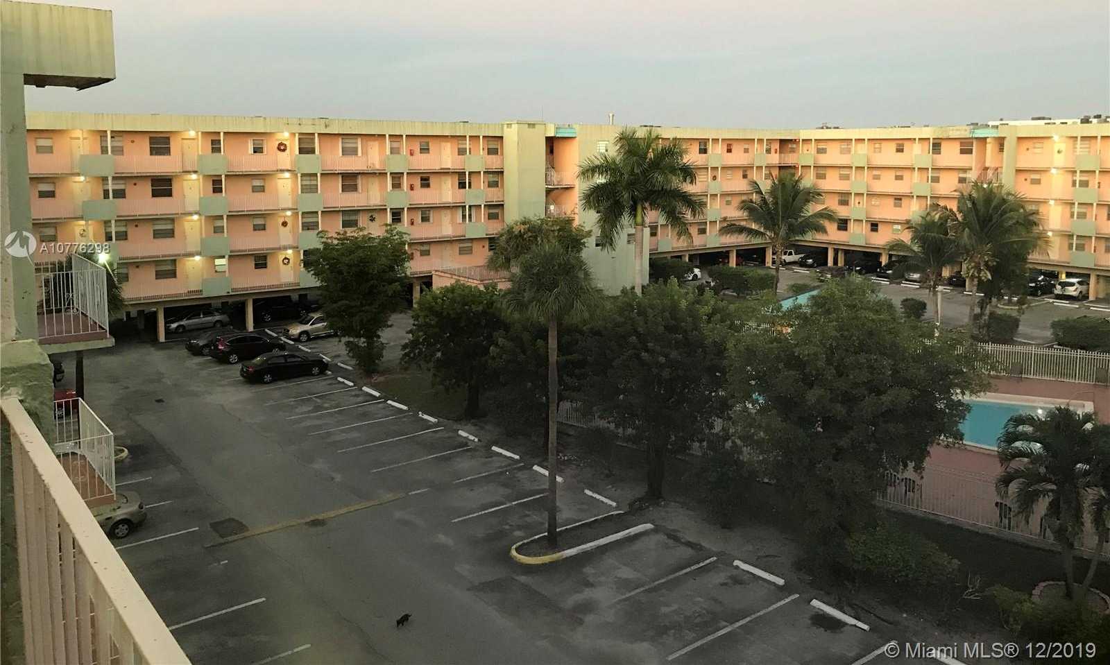 Small Image of 1655 W 44th Pl, Hialeah, FL 33012, USA Number 25