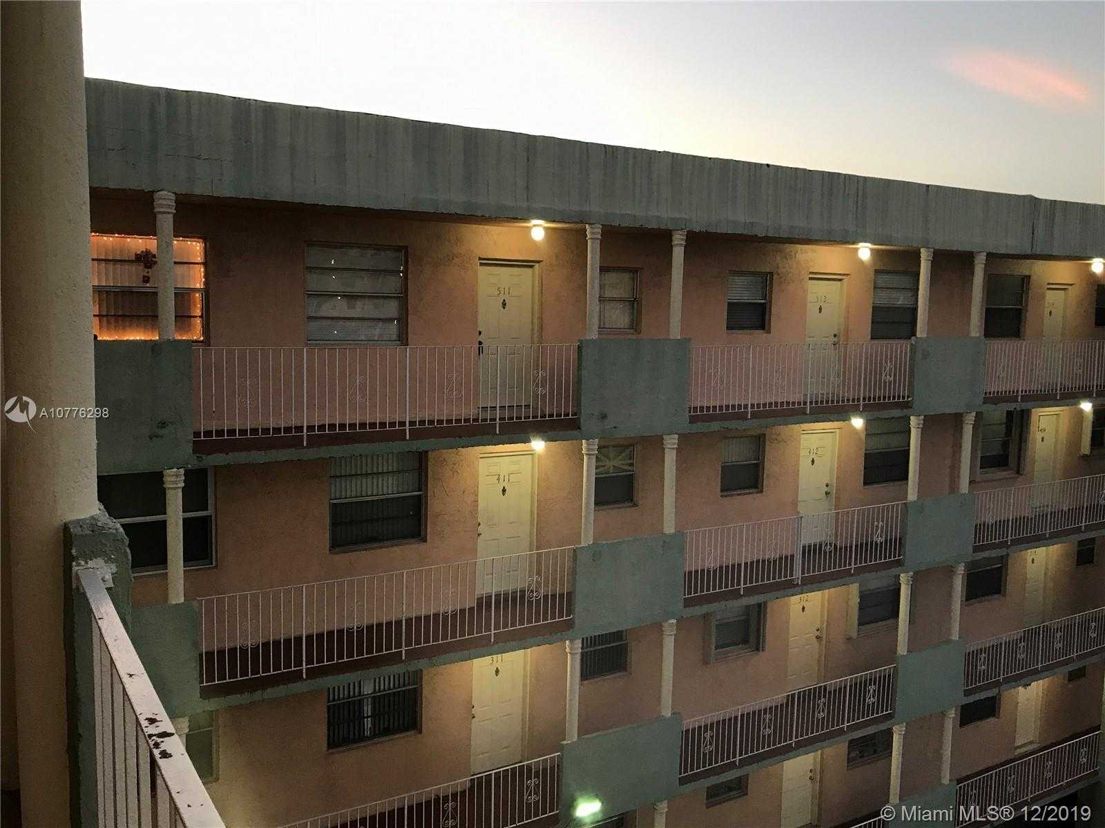 Small Image of 1655 W 44th Pl, Hialeah, FL 33012, USA Number 5