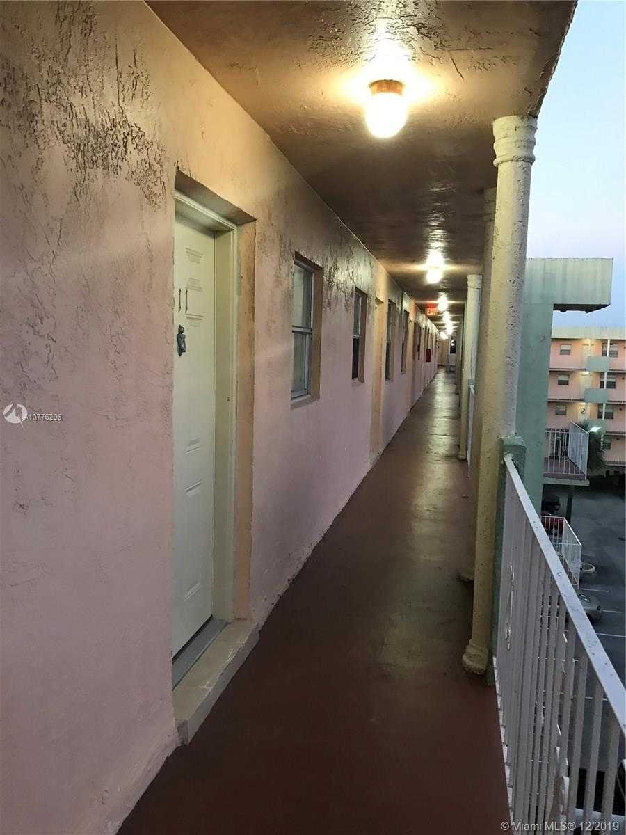 Small Image of 1655 W 44th Pl, Hialeah, FL 33012, USA Number 6