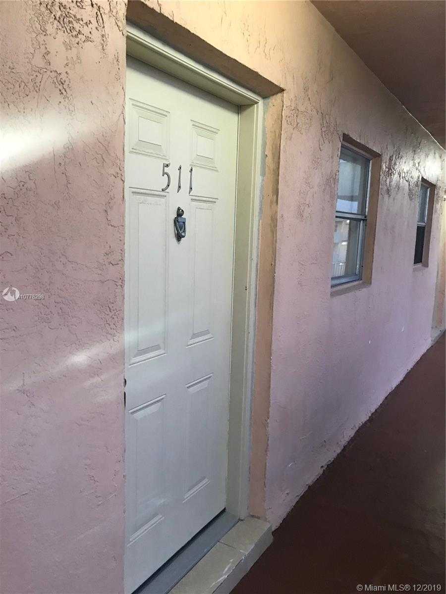 Small Image of 1655 W 44th Pl, Hialeah, FL 33012, USA Number 7