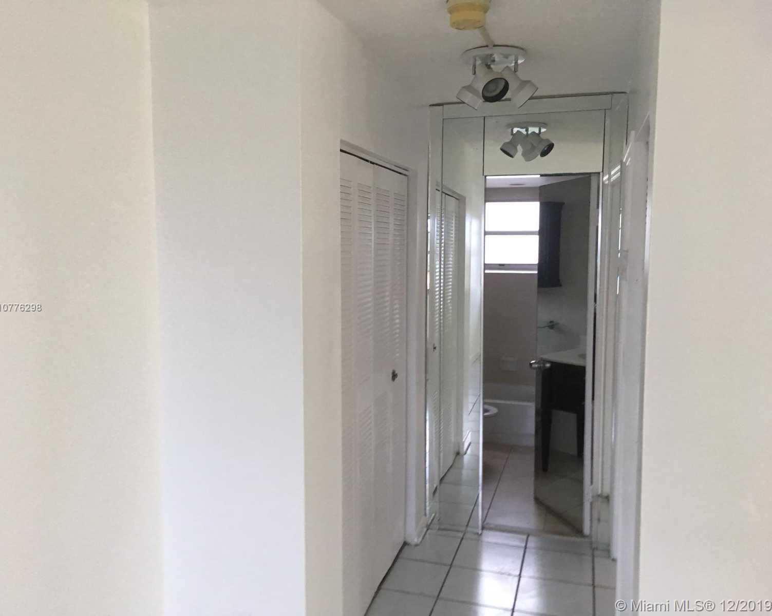 Small Image of 1655 W 44th Pl, Hialeah, FL 33012, USA Number 8