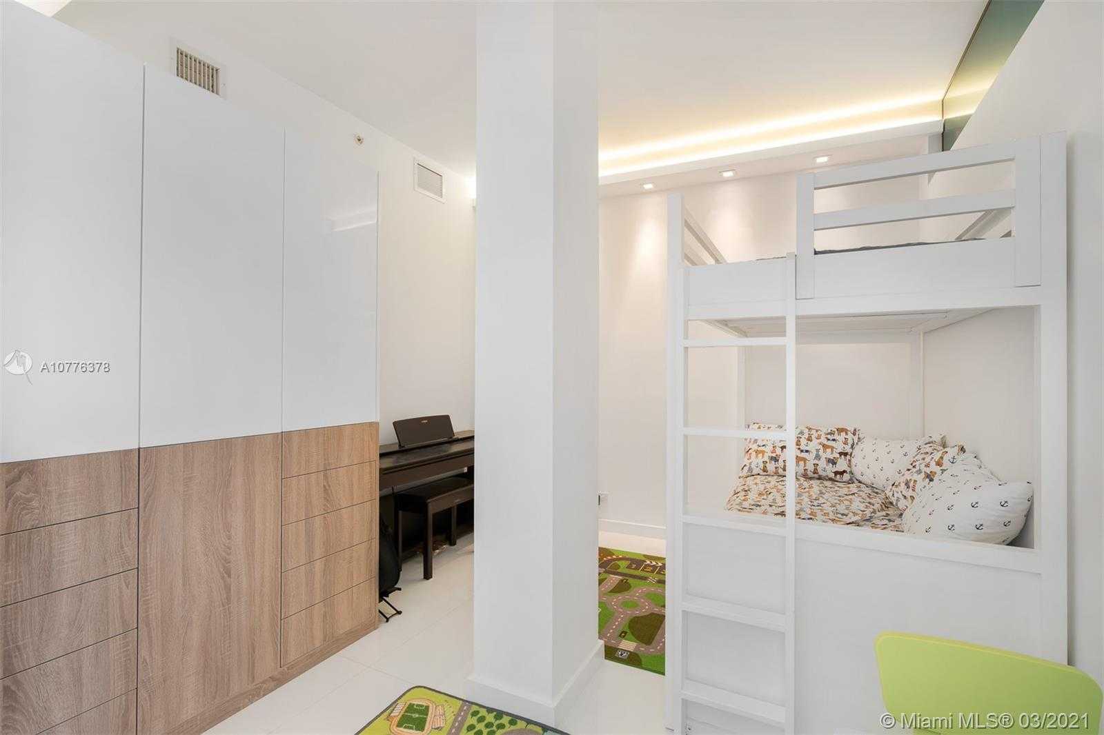 Small Image of 2301 COLLINS AVE #PH20, Miami Beach Number 8