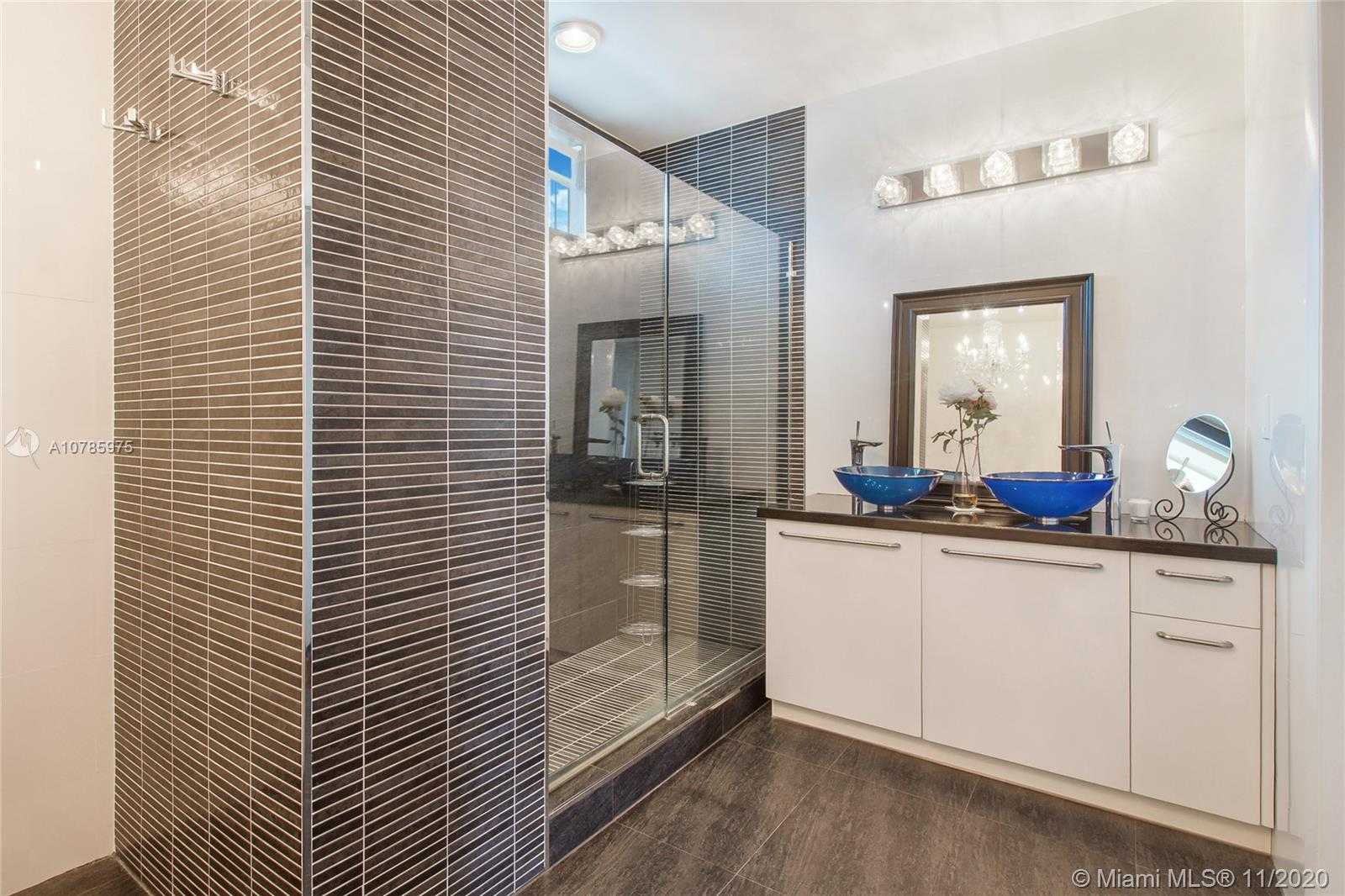 Small Image of 7934 WEST DR #704, North Bay Village Number 12