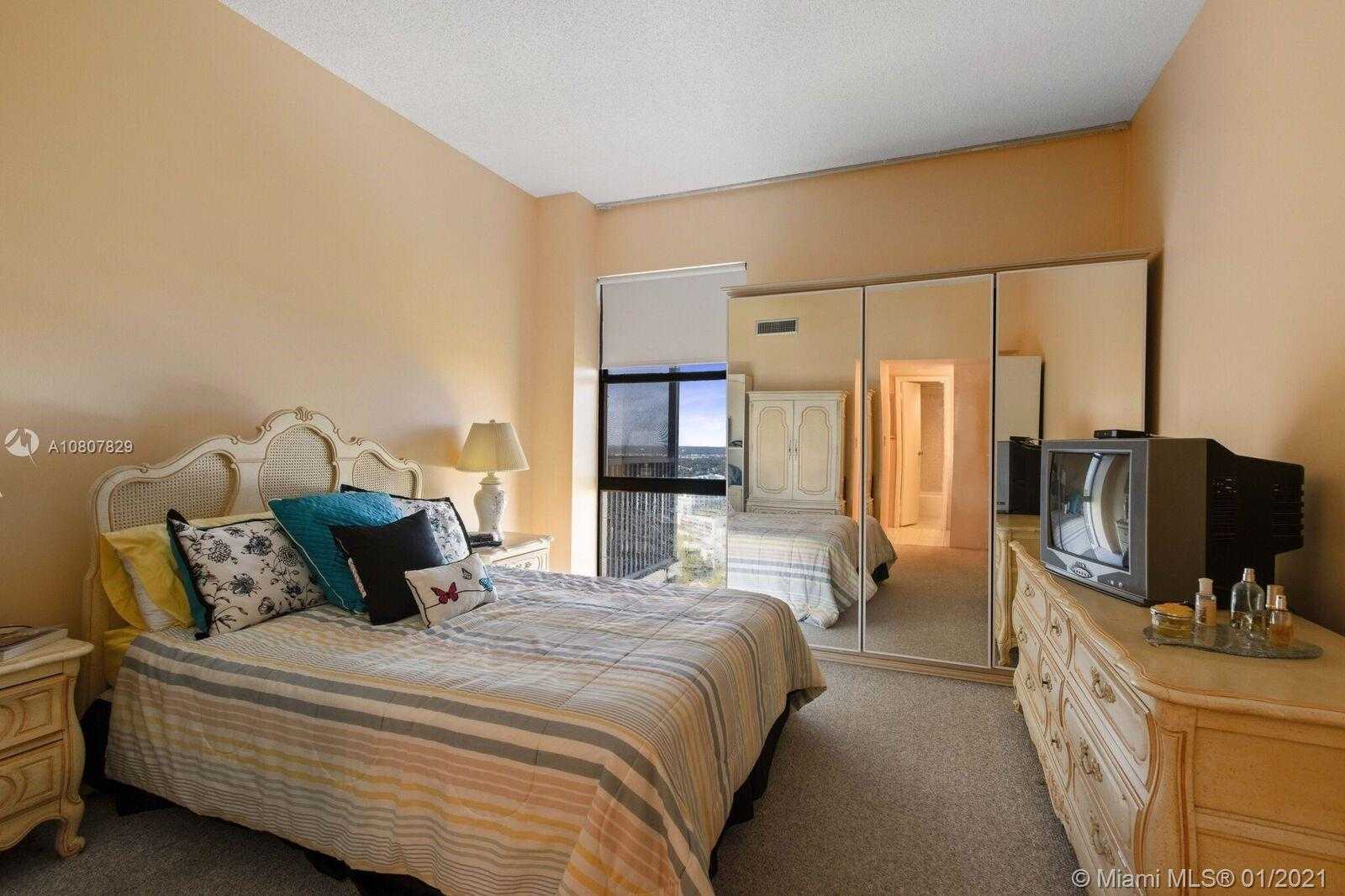 Small Image of 20301 WEST COUNTRY CLUB DR #PH30, Aventura Number 11